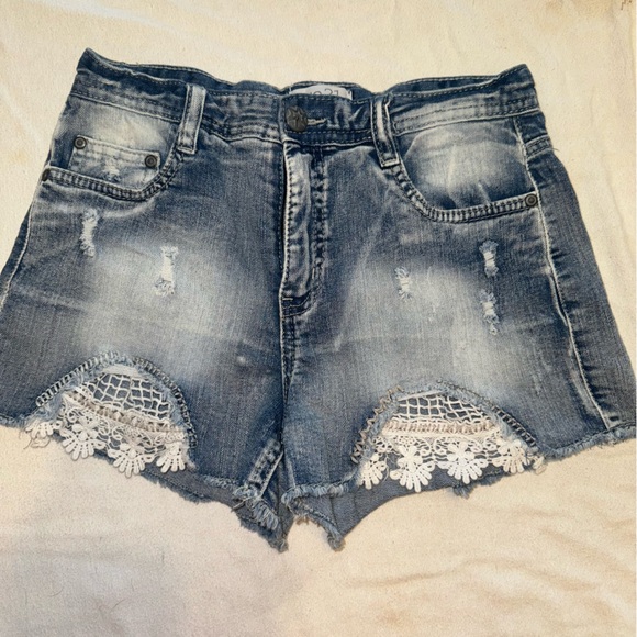 Denim/Lace shorts - Picture 1 of 4